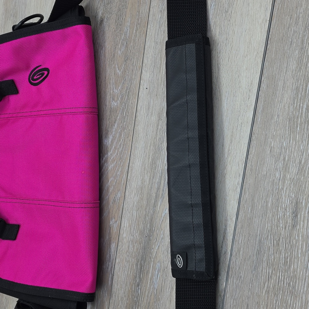 Timbuk2 Classic Messenger Bag - Raspberry Pink & Black - Waterproof Tech Carry - Picture 16 of 16